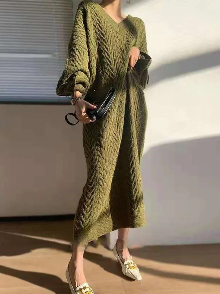 Shina - Elegant and warm knitted v-neck dress