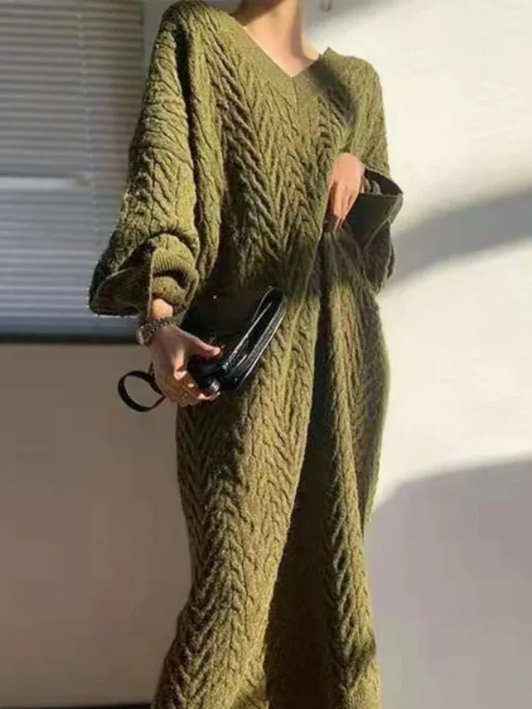 Shina - Elegant and warm knitted v-neck dress