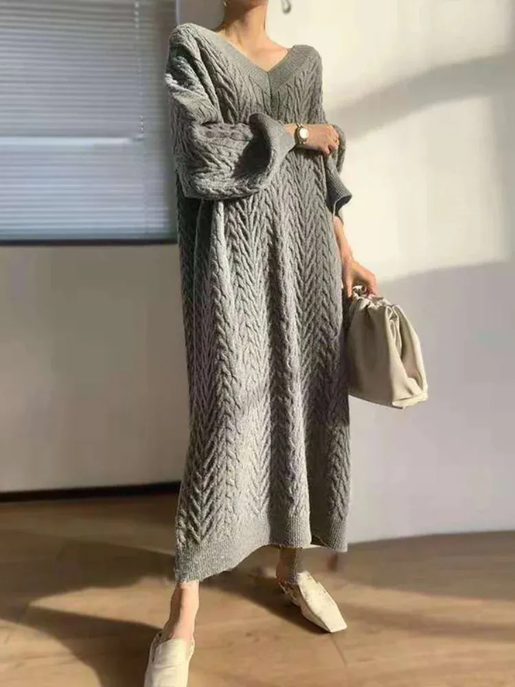 Shina - Elegant and warm knitted v-neck dress