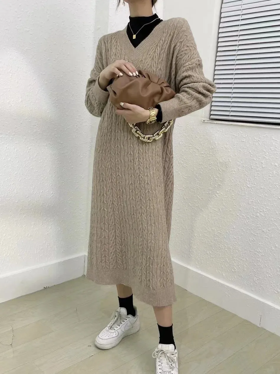 Shina - Elegant and warm knitted v-neck dress